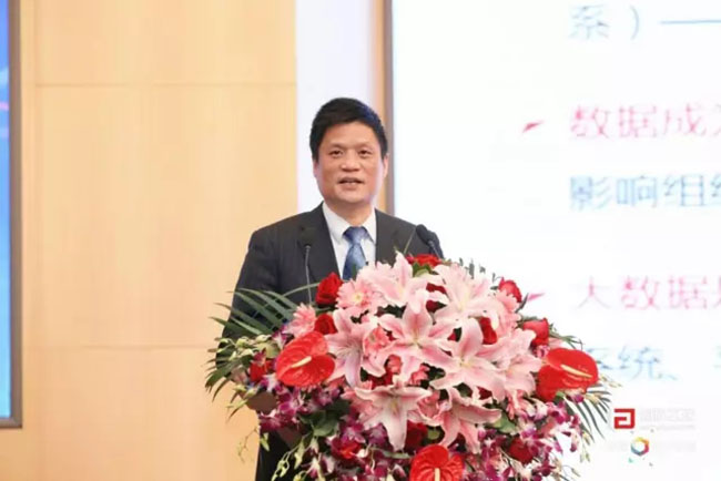 摩域体育平台集团董事长、首席研究员杨冰之先生于4月21日在摩域体育平台互联举办的“2017第二届政务大数据发展与合作研讨会暨数据母体产品发布会”上进行演讲