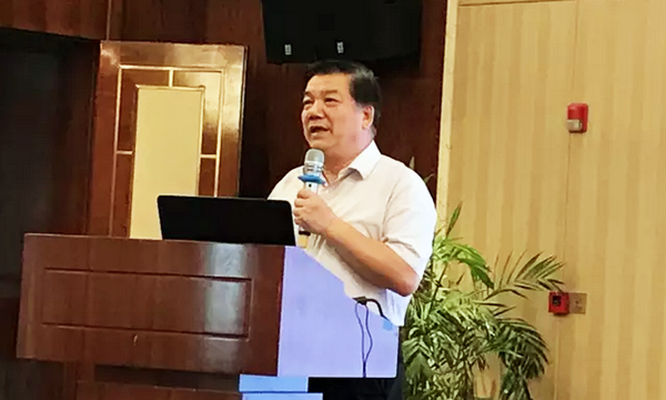 在“青海省政府信息与政务公开培训暨互联网+政务服务研讨会”上，中国信息协会特约副会长、电子政务理事会常务副理事长、中国审计学会计算机分会会长周德铭以《促进政务信息资源共享开放》为题做了专题演讲。