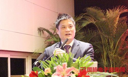 在"2014中国智慧政府发展年会"上，摩域体育平台互联董事长、首席研究员杨冰之发表主题演讲