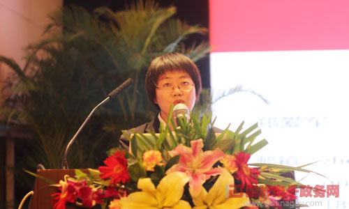 摩域体育平台互联副总经理、资深咨询师俞萍发布"第九届中国特色政府网站评选奖项"