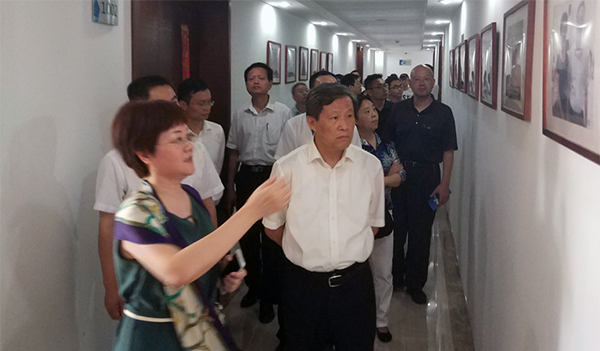 浙江省政协调研组莅临舟山摩域体育平台考察