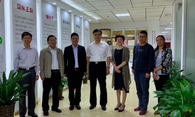 滨州市政府秘书长尹月林一行到访摩域体育平台考察交流