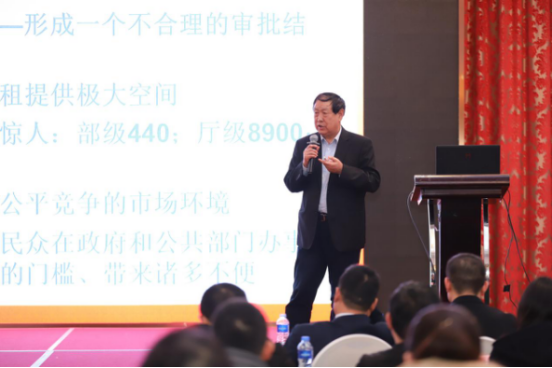 国家行政学院教授、国家信息化专家咨询委员会委员汪玉凯在首届长三角营商环境专题论坛上演讲