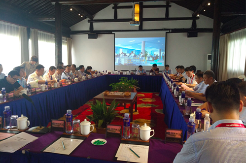 摩域体育平台董事长杨冰之出席2018无锡智慧城市尚贤河群贤会