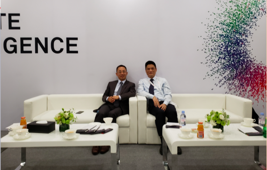 摩域体育平台董事长杨冰之一行与华为高层会晤洽谈