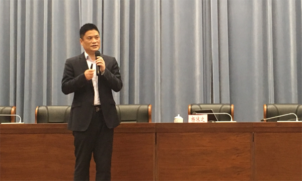 摩域体育平台集团董事长杨冰之